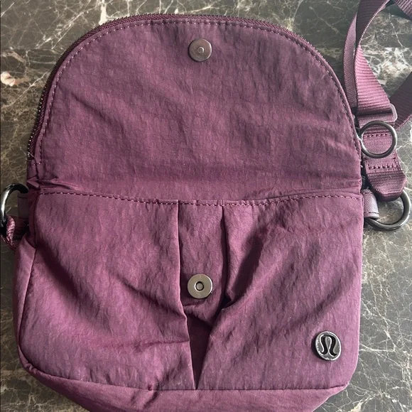 Lululemon Crossbody bag - Picture 2 of 4